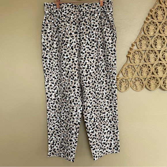 Ann Taylor Pull On Pant Leopard Print, Paper Bag Waist, Size large petite - Picture 10 of 14